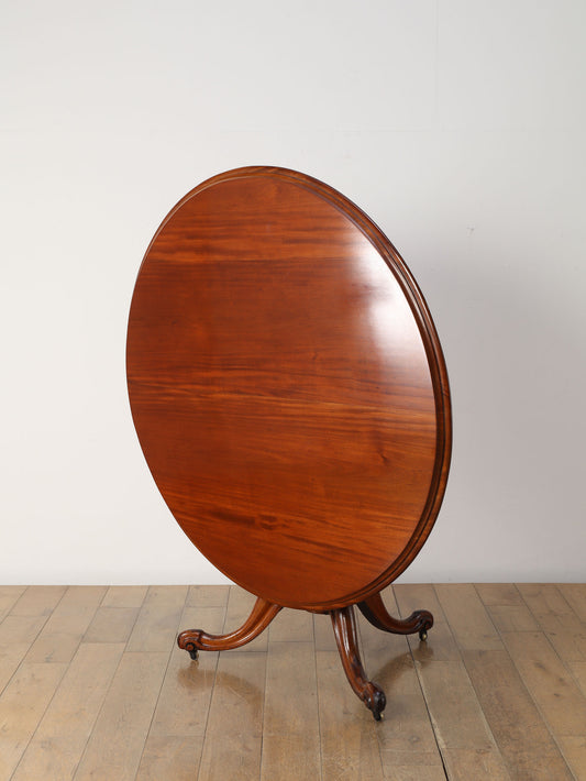 ブレックファストテーブル