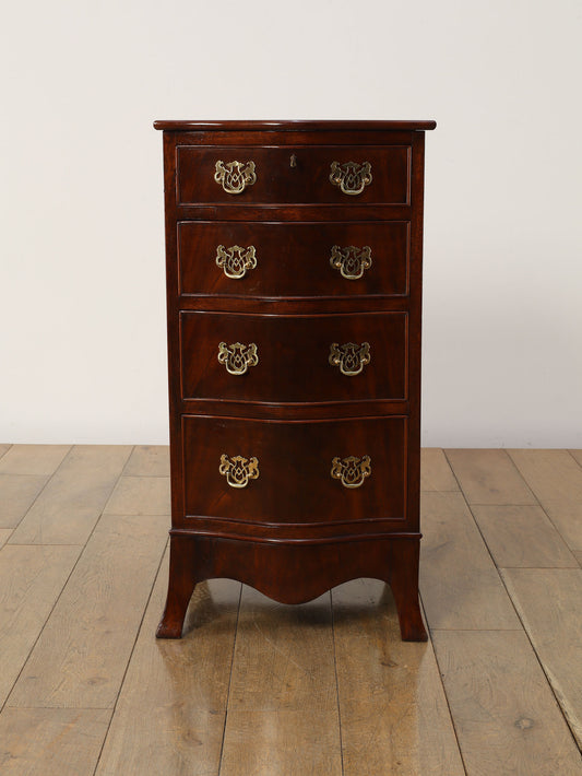 サーペンタインチェスト