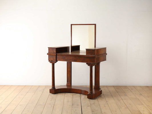 ヴィクトリアンドレッサー