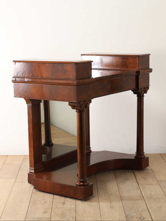 ヴィクトリアンドレッサー