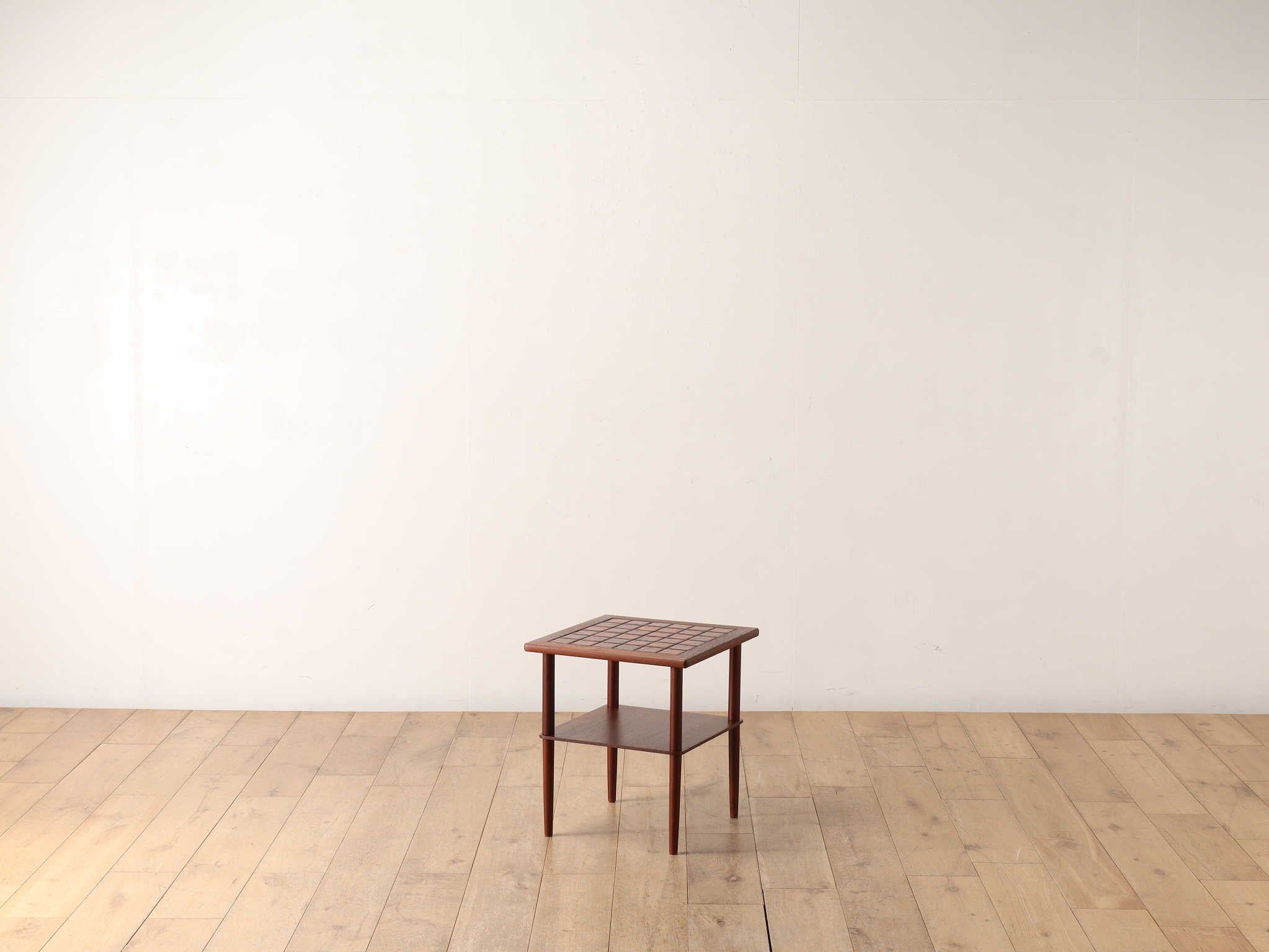 タイルトップコーヒーテーブル | ロイズ・アンティークス | ヨーロッパ