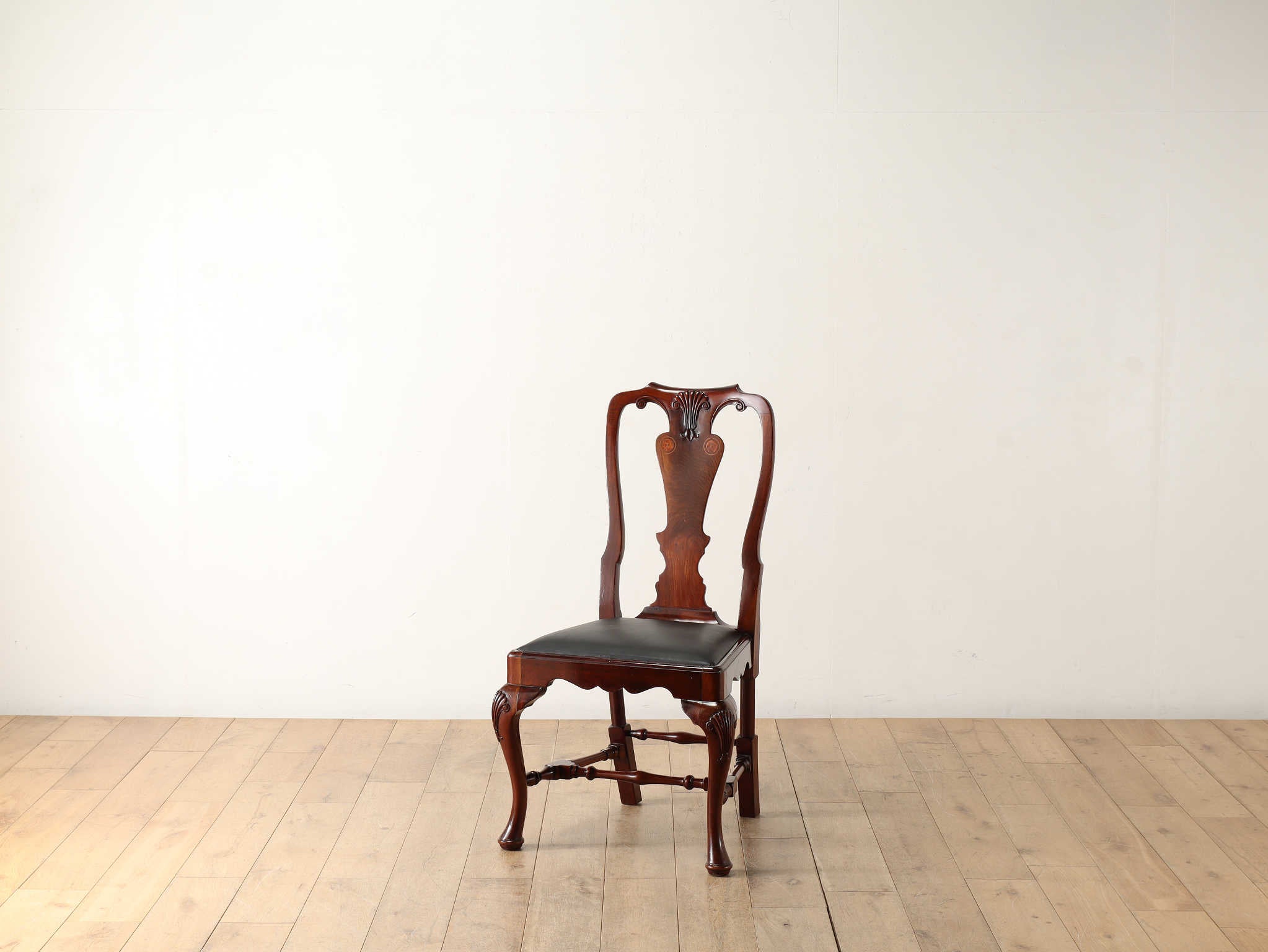 クイーンアンチェア | ロイズ・アンティークス | ヨーロッパの