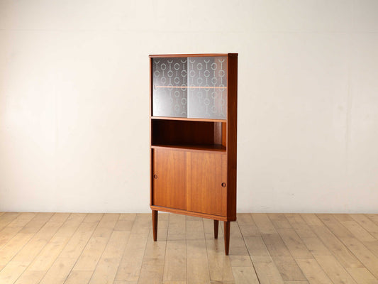 コーナーキャビネット