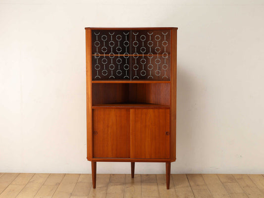 コーナーキャビネット