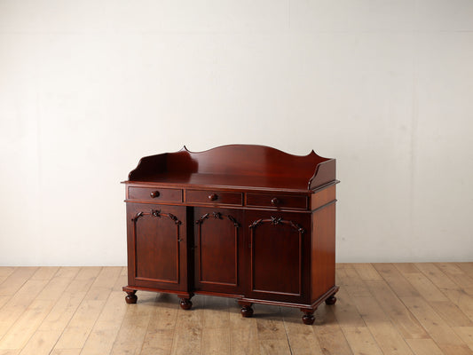 ヴィクトリアンサイドボード