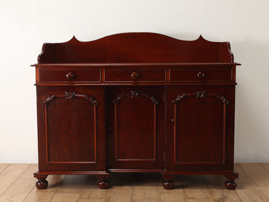 ヴィクトリアンサイドボード