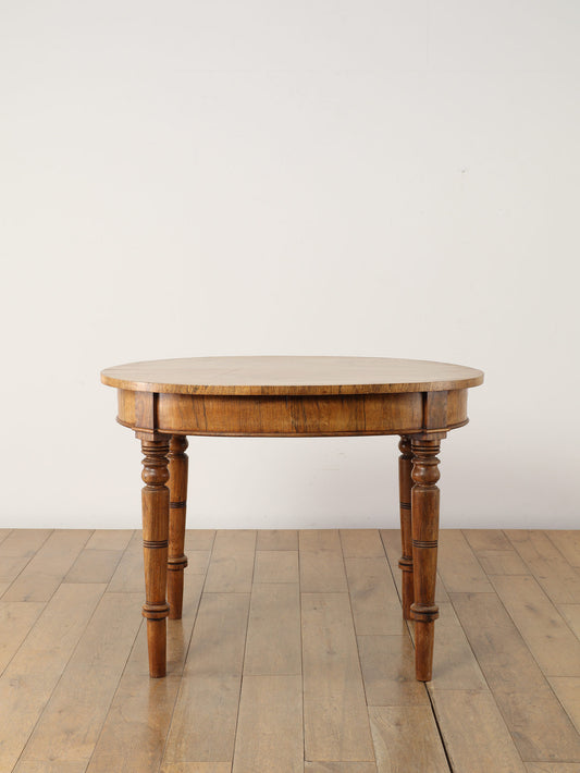 オーバルテーブル