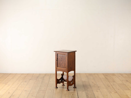 ベッドサイドキャビネット