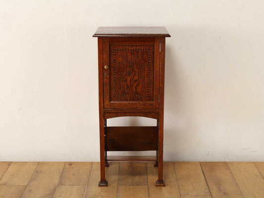 ベッドサイドキャビネット