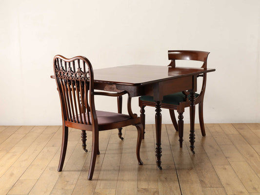 フリップアップテーブル