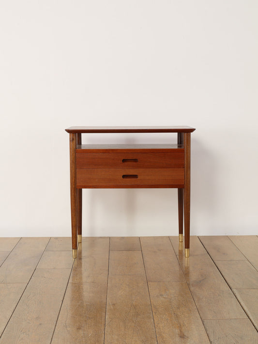 ベッドサイドチェスト