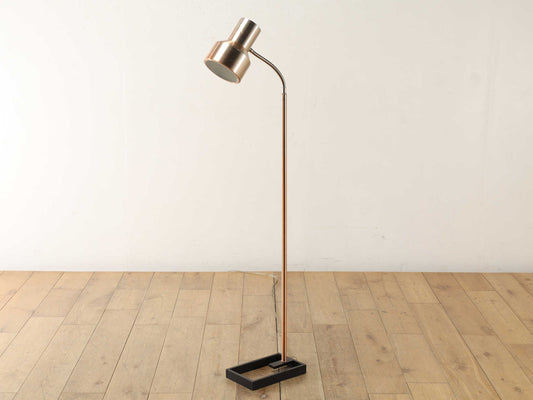 メタルフロアランプ