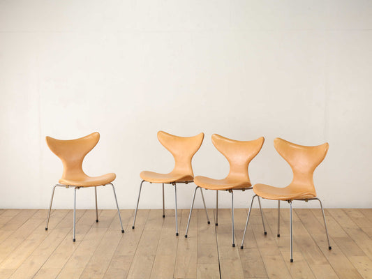 ARNE JACOBSEN LILYチェア