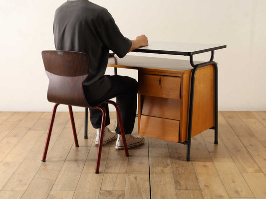 フォーマイカデスク