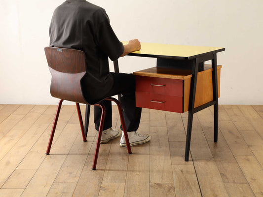 フォーマイカデスク