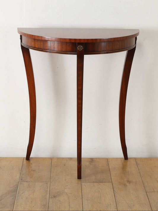 ハーフムーンテーブル