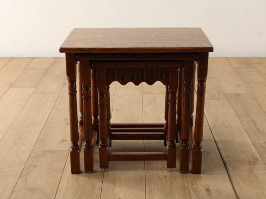 ネストテーブル