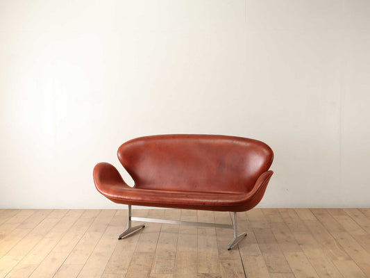 ARNE JACOBSEN スワンソファ Model.3321