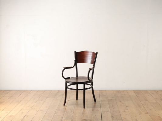 FISCHELベントウッドアームチェア