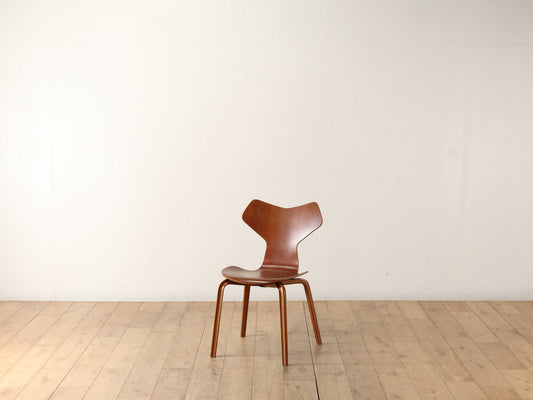ARNE JACOBSEN グランプリチェア