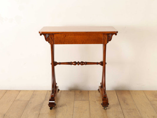 ヴィクトリアンサイドテーブル