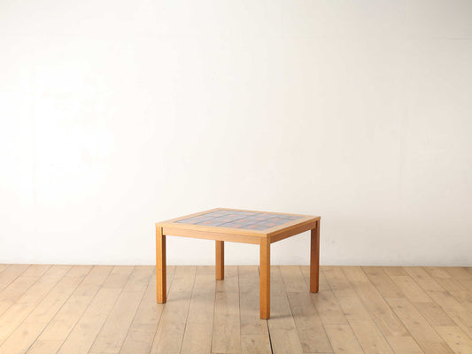 タイルトップコーヒーテーブル