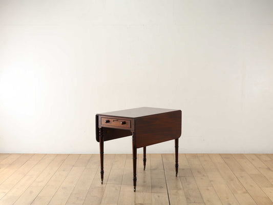 リージェンシーフリップアップテーブル