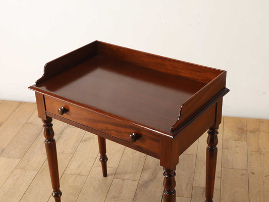 ヴィクトリアンサイドテーブル