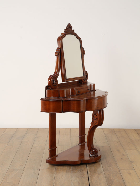 ヴィクトリアンドレッサー