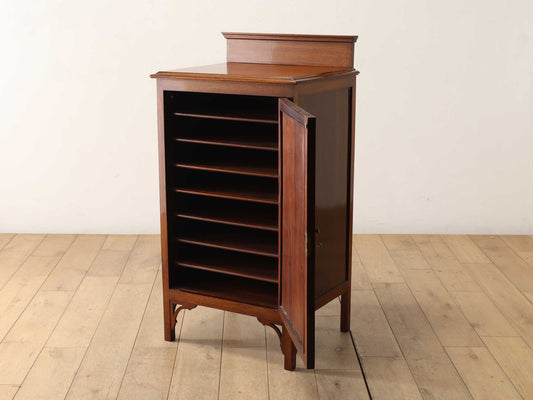 ミュージックキャビネット