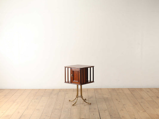 リボルビングブックシェルフ