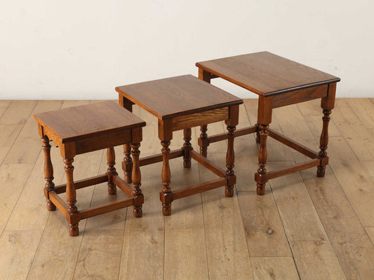 ネストテーブル