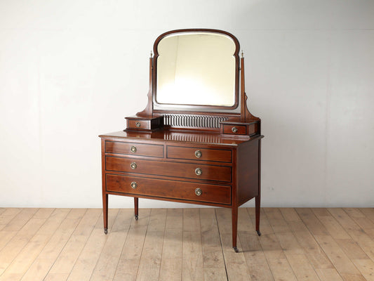 エドウォーディアンドレッサー