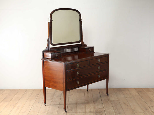 エドウォーディアンドレッサー