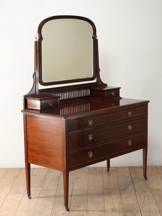 エドウォーディアンドレッサー