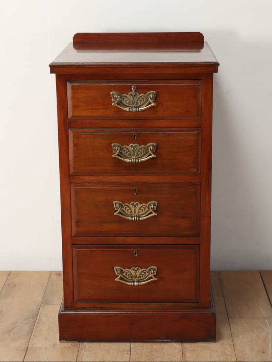 エドウォーディアンチェスト