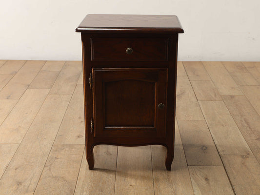 ベッドサイドキャビネット