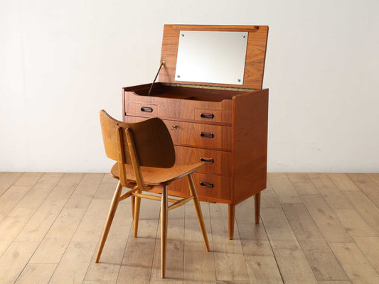 バニティチェスト