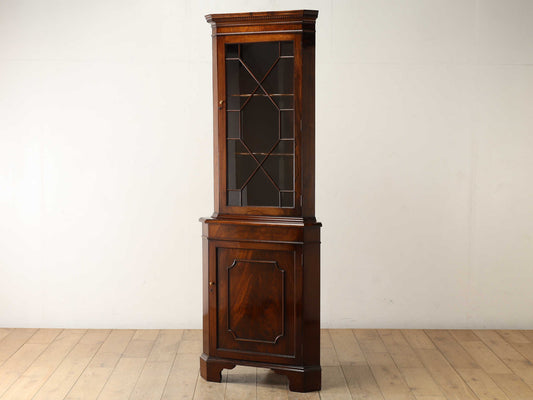 コーナーキャビネット