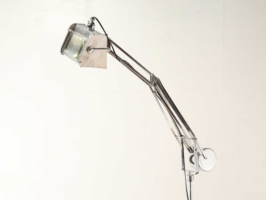 インダストリアルフロアランプ