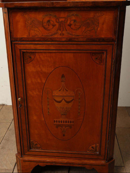 インレイコーナーキャビネット