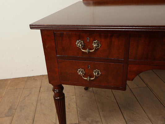 ヴィクトリアンデスク