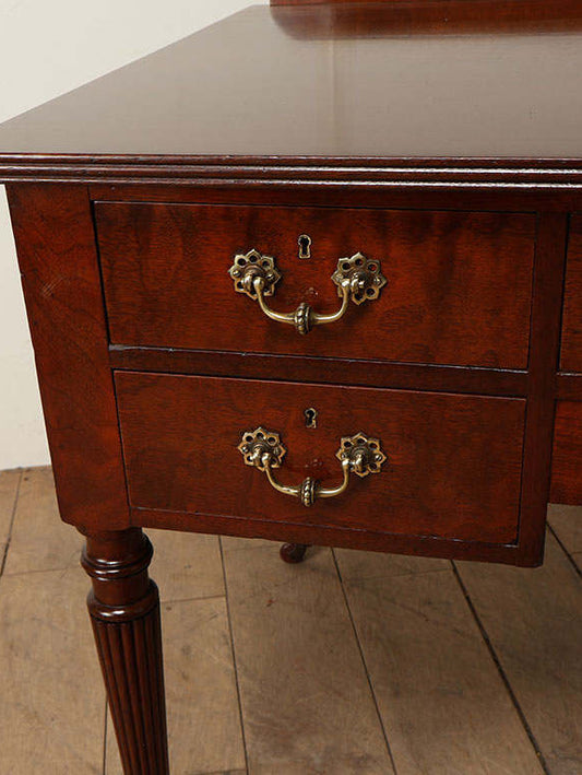 ヴィクトリアンデスク