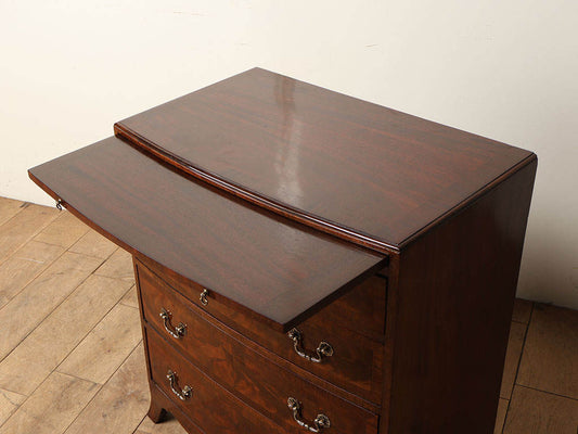 ボウフロントチェスト