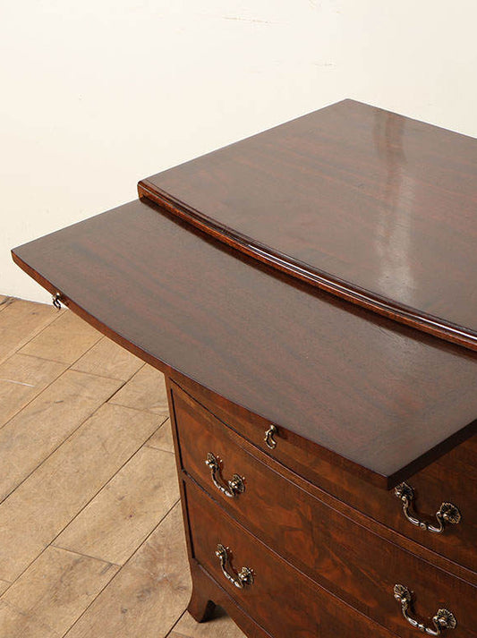 ボウフロントチェスト