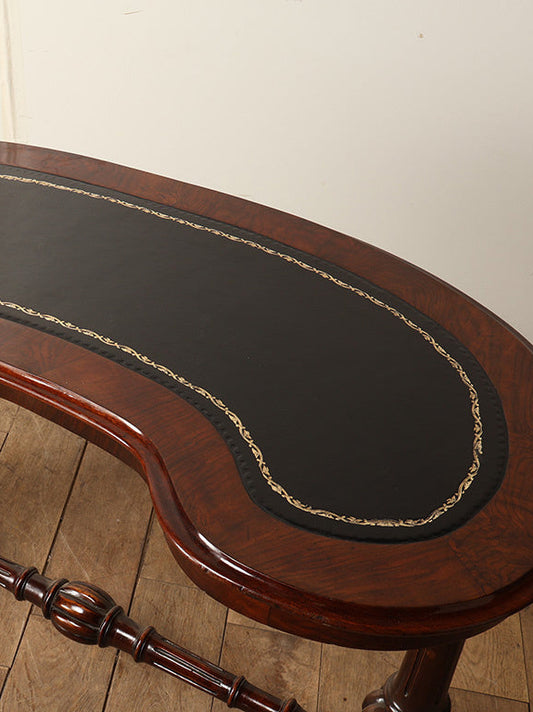 ヴィクトリアンレザートップキドニーデスク