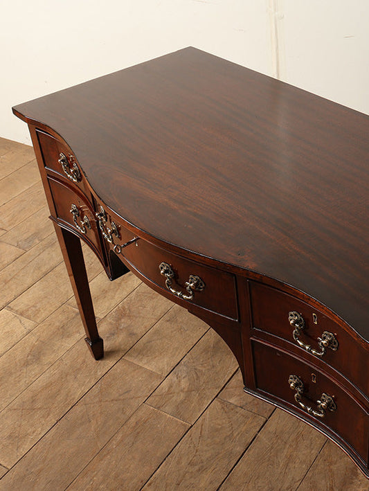 サーペンタインデスク