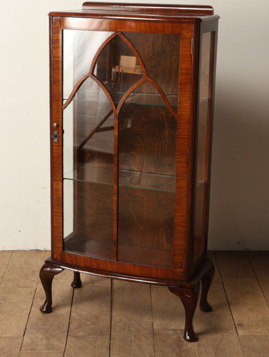 チャイナキャビネット