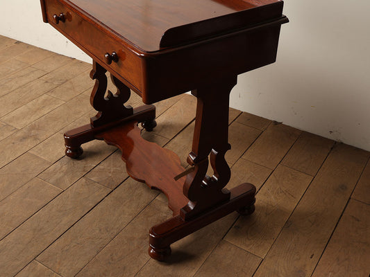 ヴィクトリアンサイドテーブル