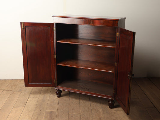 ヴィクトリアンリネンカップボード